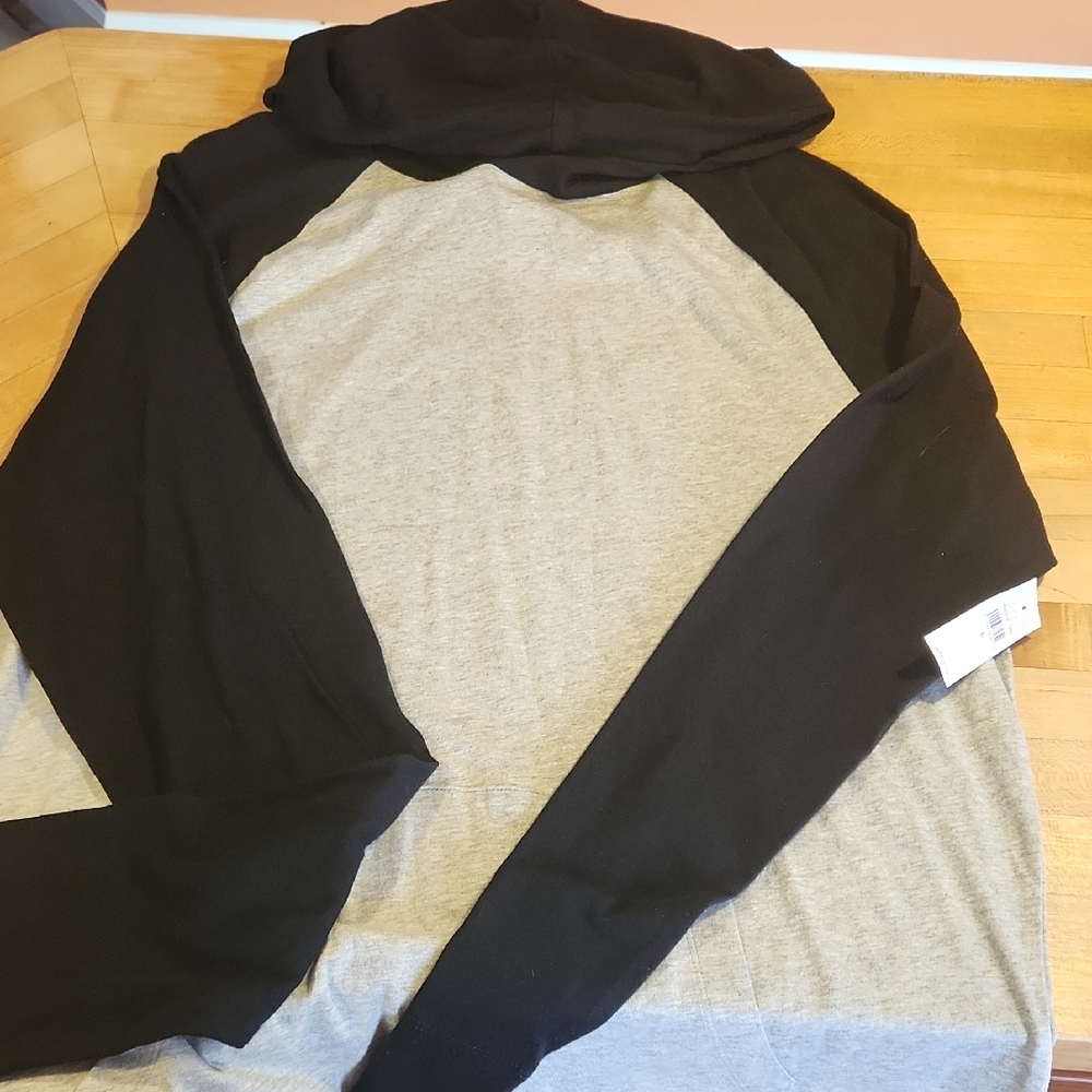 Black and Gray Men's Hoodie Shirt NWT